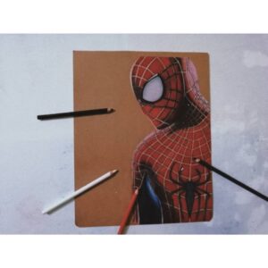 نقاشی مرد عنکبوتی با استفاده از مداد رنگی